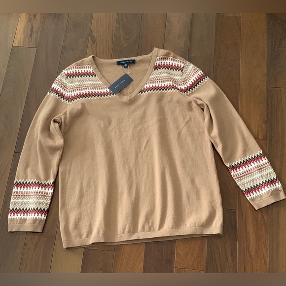 Tommy Hilfiger V-Neck Sweater With 
Zig-Zag Pattern: Size XL - Picture 1 of 6